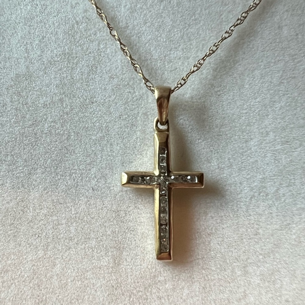 10K Gold & Diamond (17) Cross Necklace 9”